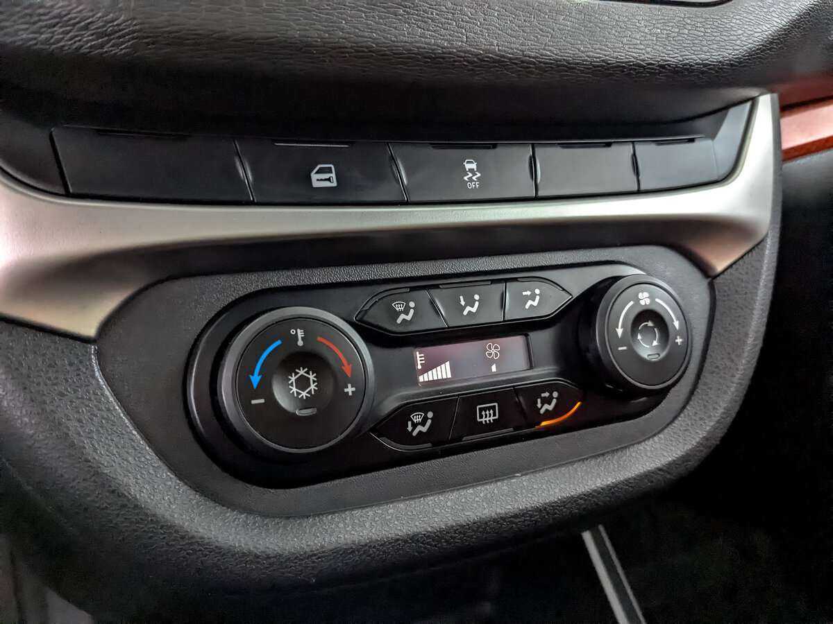 Купить Lada (ВАЗ) Vesta SW Cross, 2021, 110 237 км, фото №15